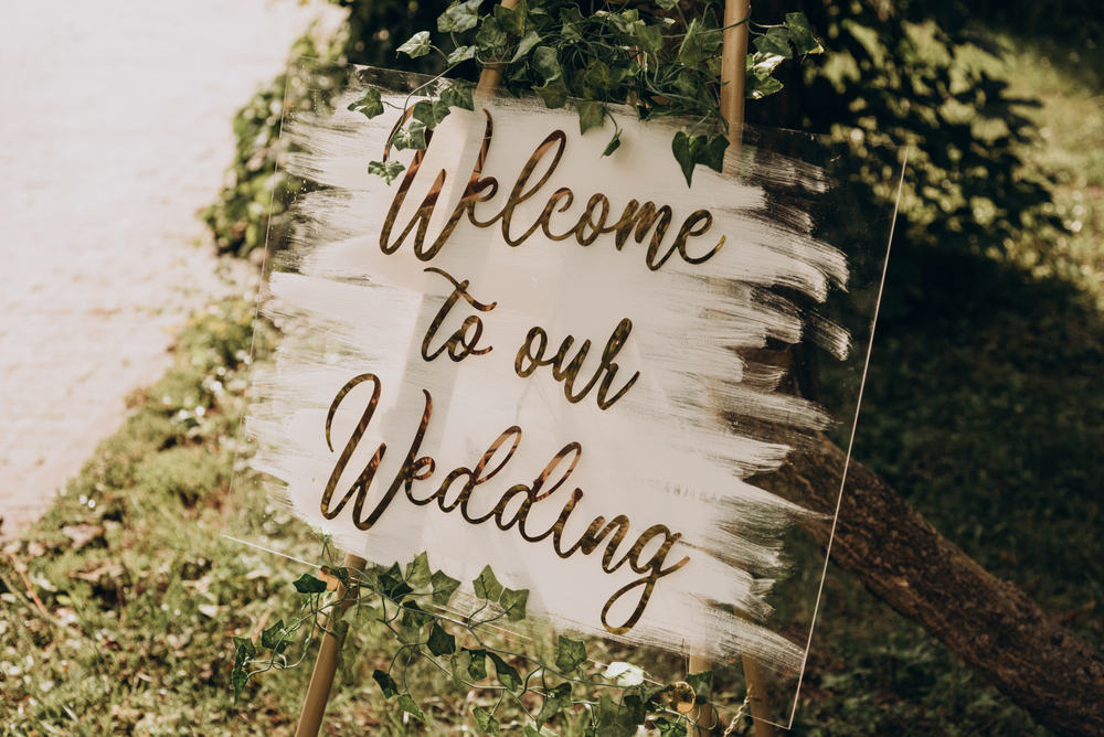 outdoor Welcome to our Wedding sign on wooden board