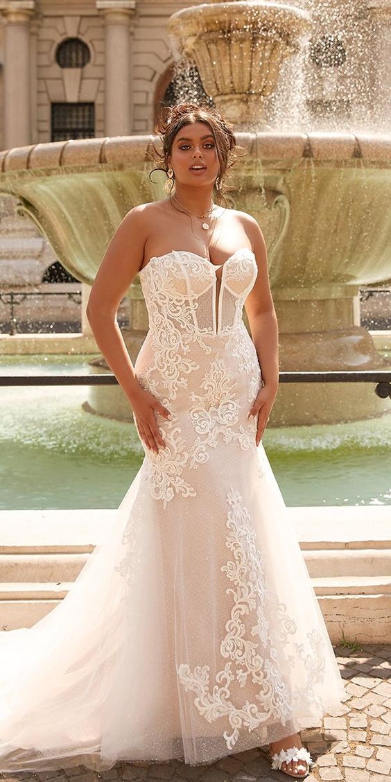 Shop 300+ Plus Size Wedding Dresses Online - Designer Gowns for Curvy  Brides Ready-to-Ship - Luxe Redux Bridal