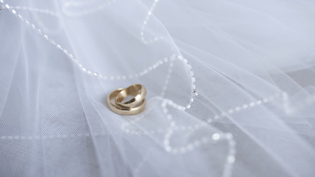 Rings on top of veil