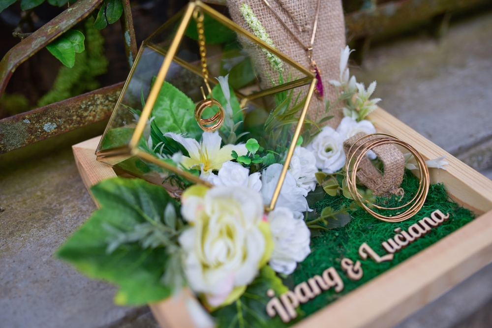 eco friendly decoration of rings on wedding day