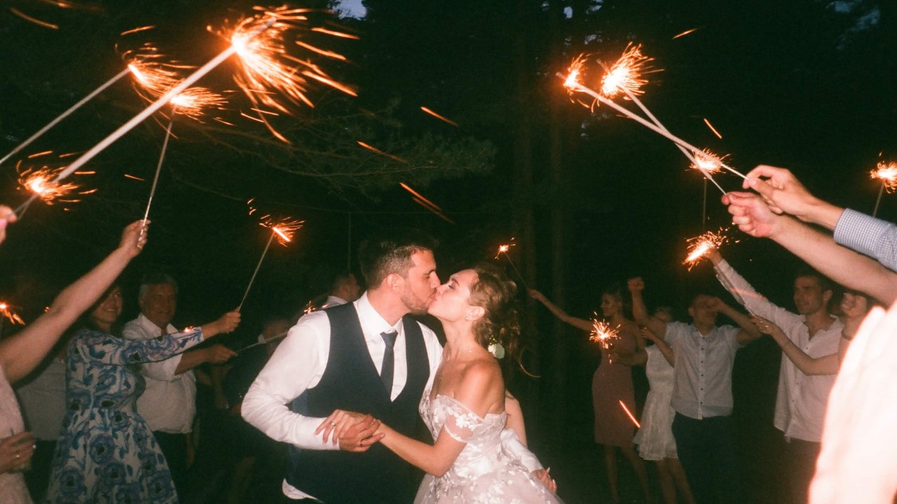 planning your home wedding guestlist