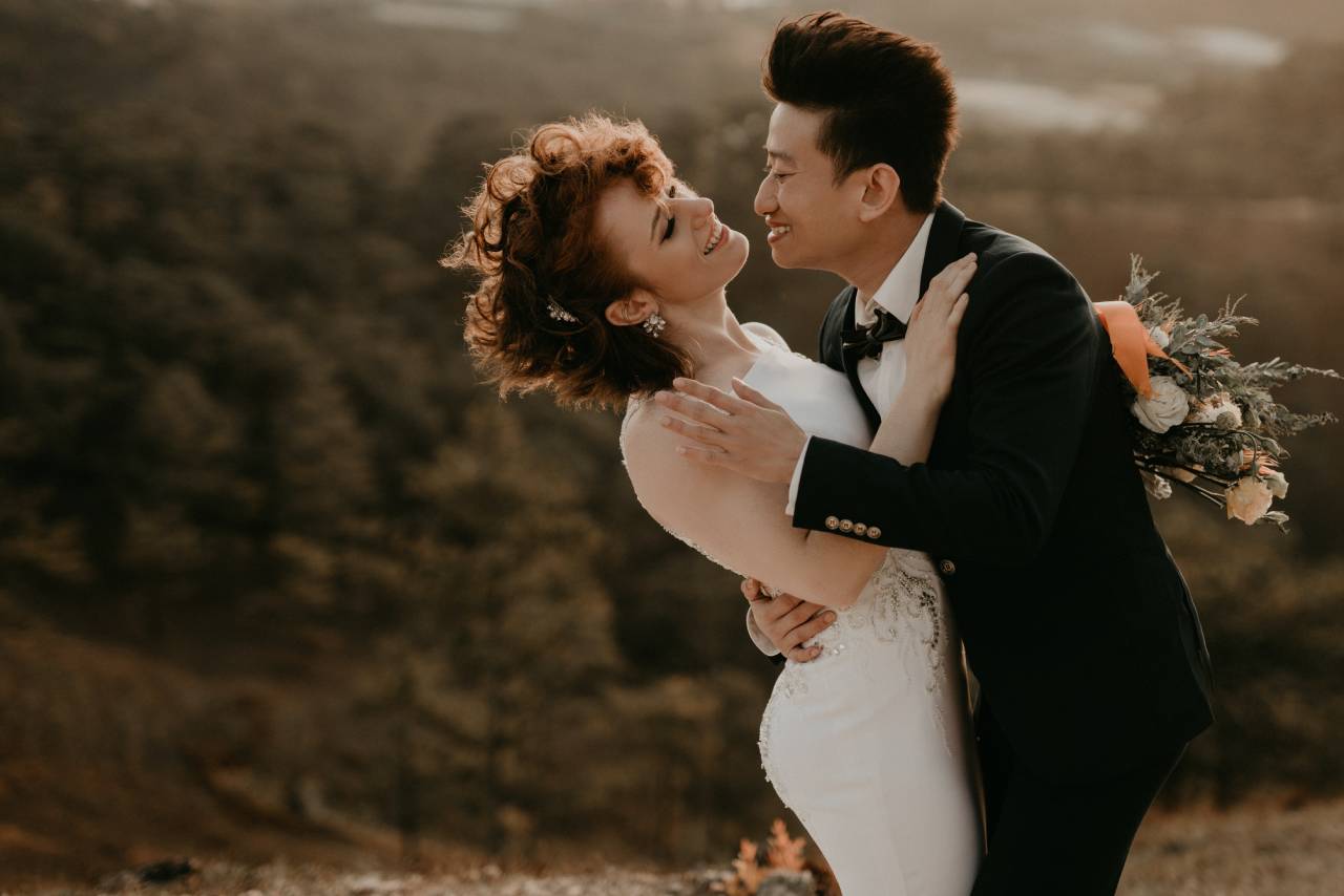 minimalist wedding dress