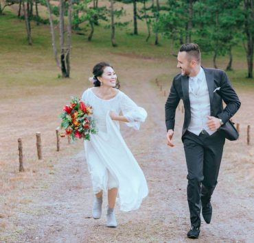 intimate casual wedding in farm