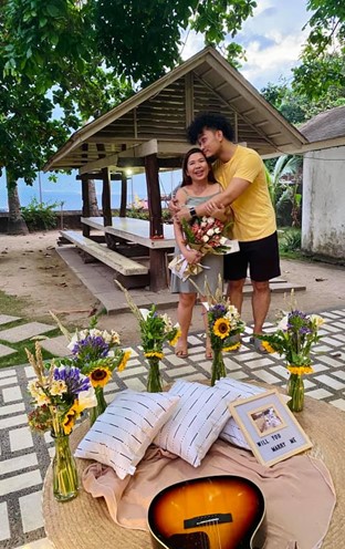 engagement photo sunflowers guitar