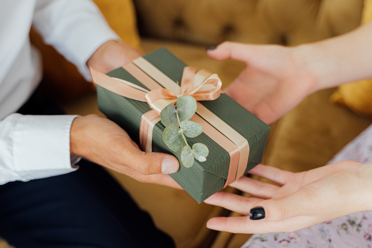 Personalized Wedding Gifts to Give Your Favorite Couple | Nuptials.ph