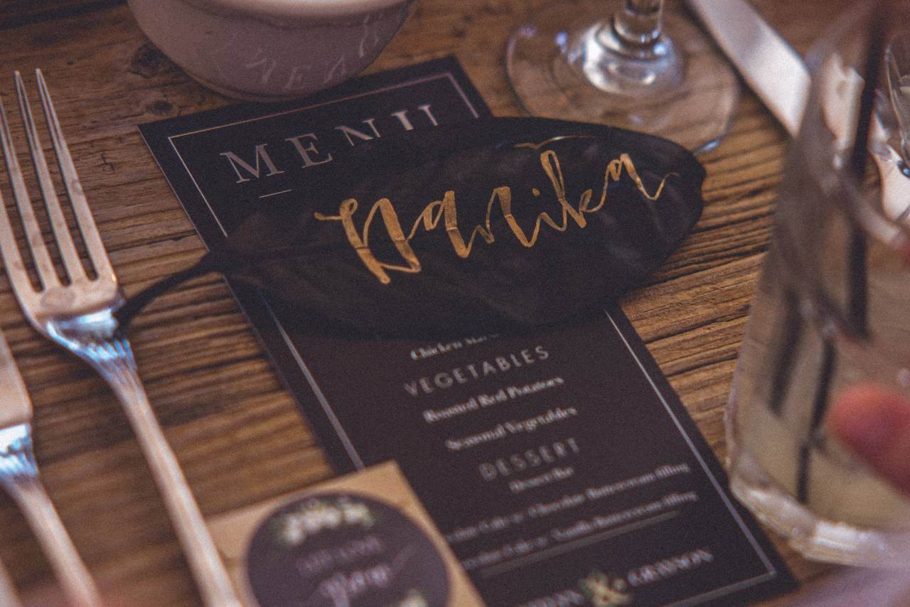 leaf place card at wedding