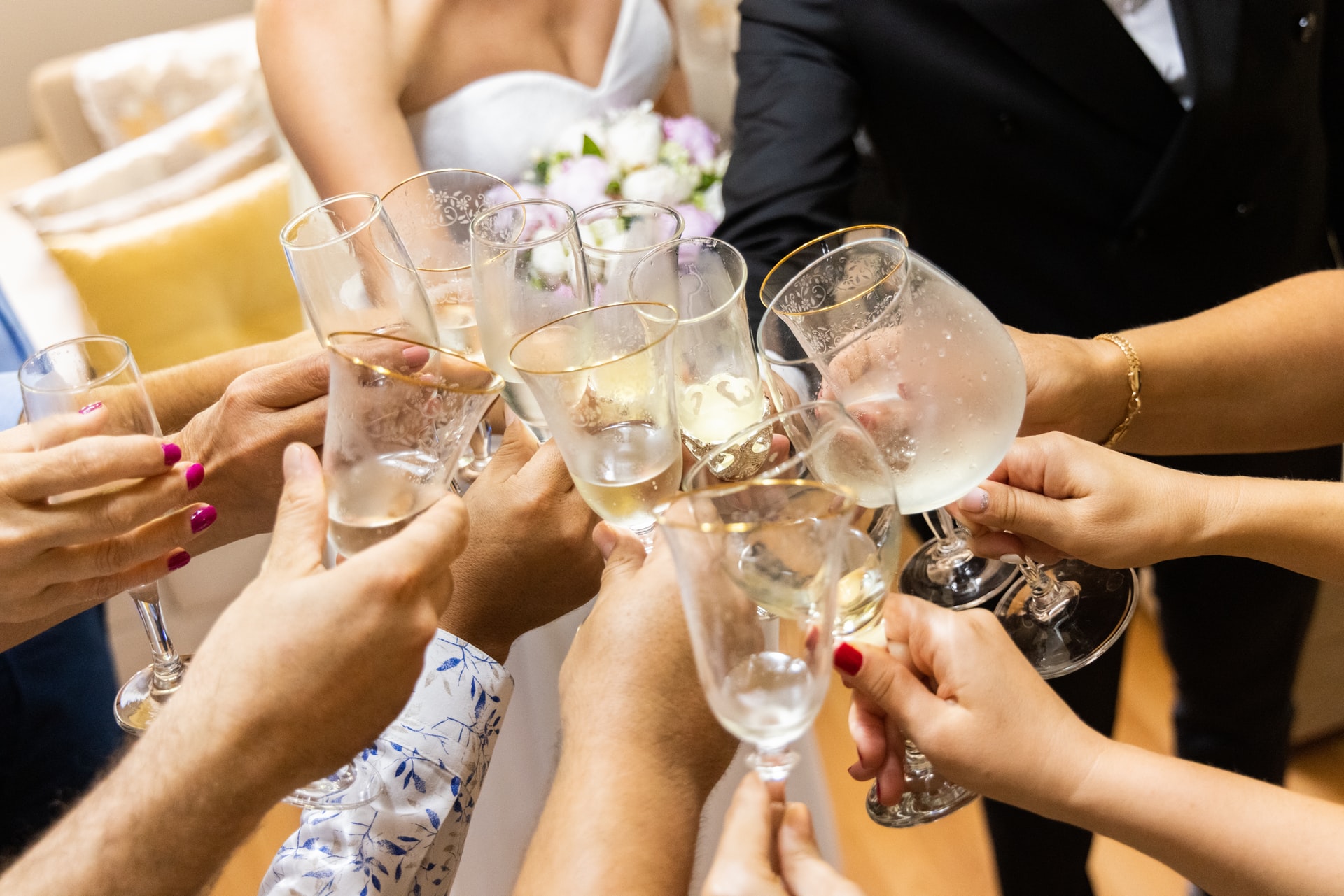 How to Estimate and Buy Alcohol for Your Wedding Nuptials