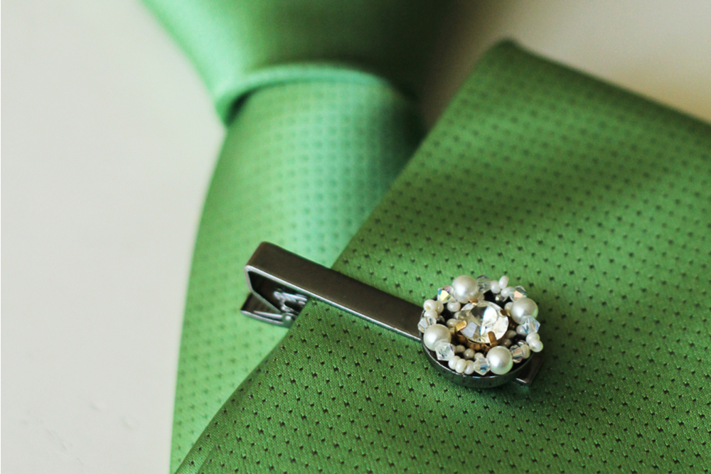 tie clip with a crystal and pearl design