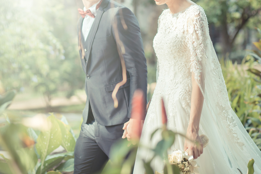 groom and bride having an eco friendly wedding