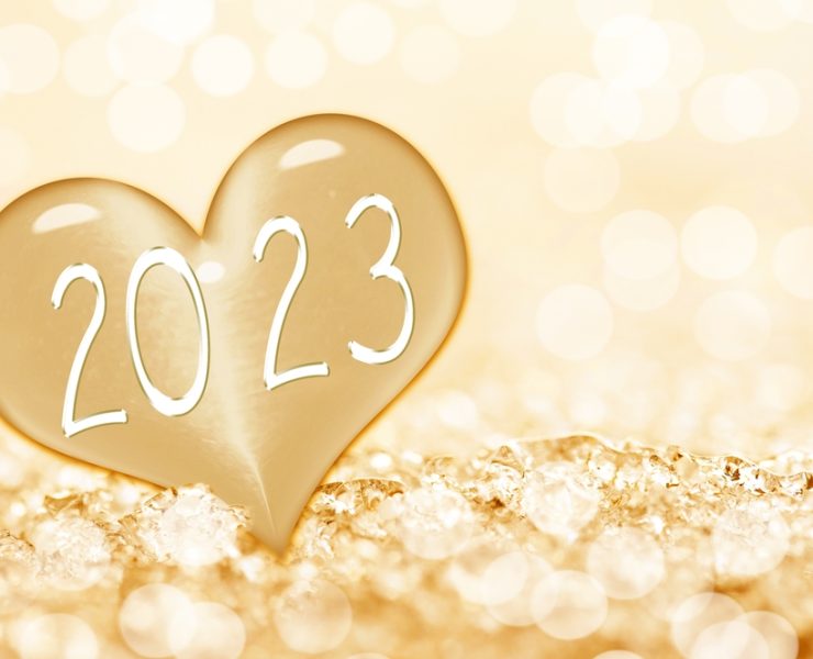 2023 year in gold heart surrounding diamond
