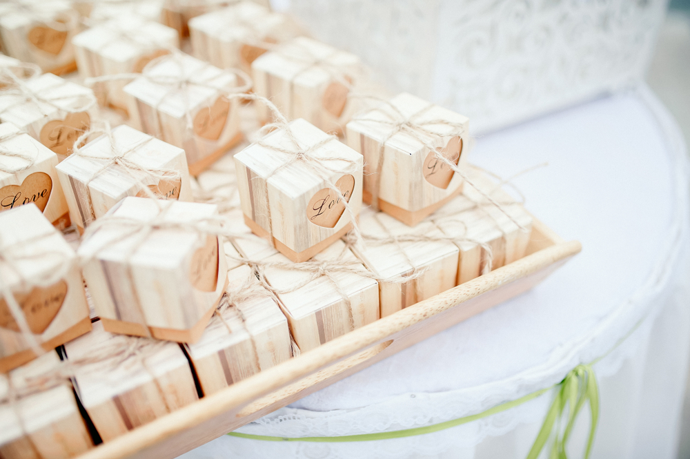small engagement gifts for guests
