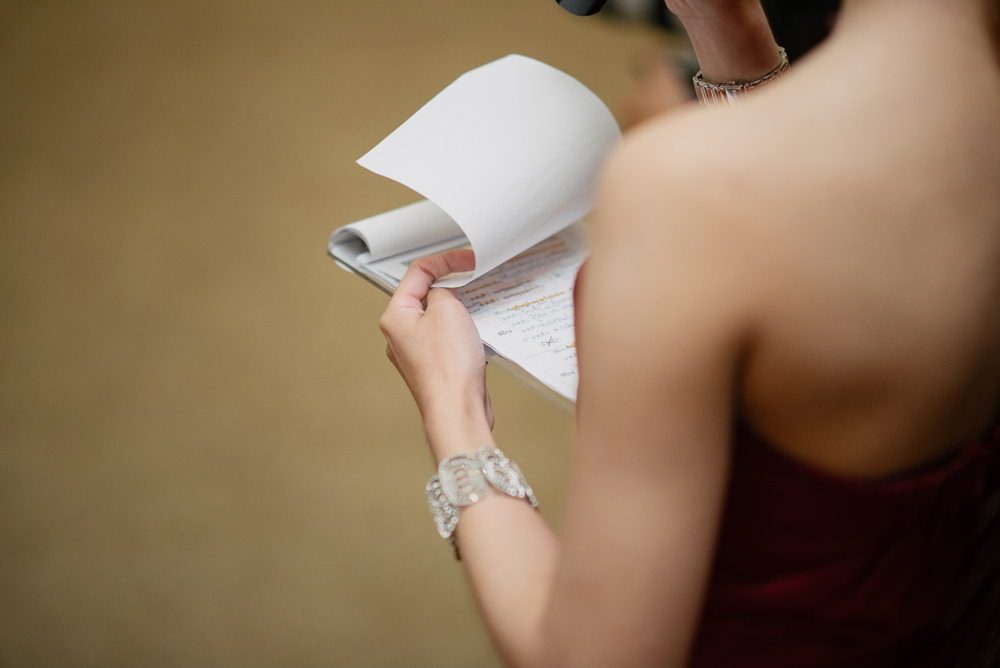 maid of honor holding her note during speech