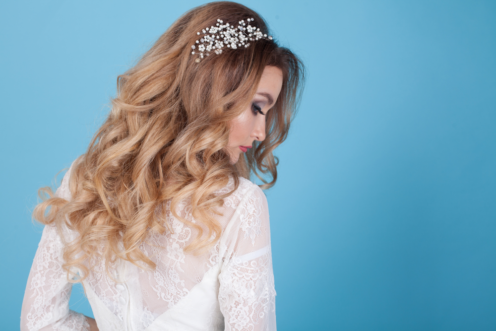 curls wedding hairstyle on bride