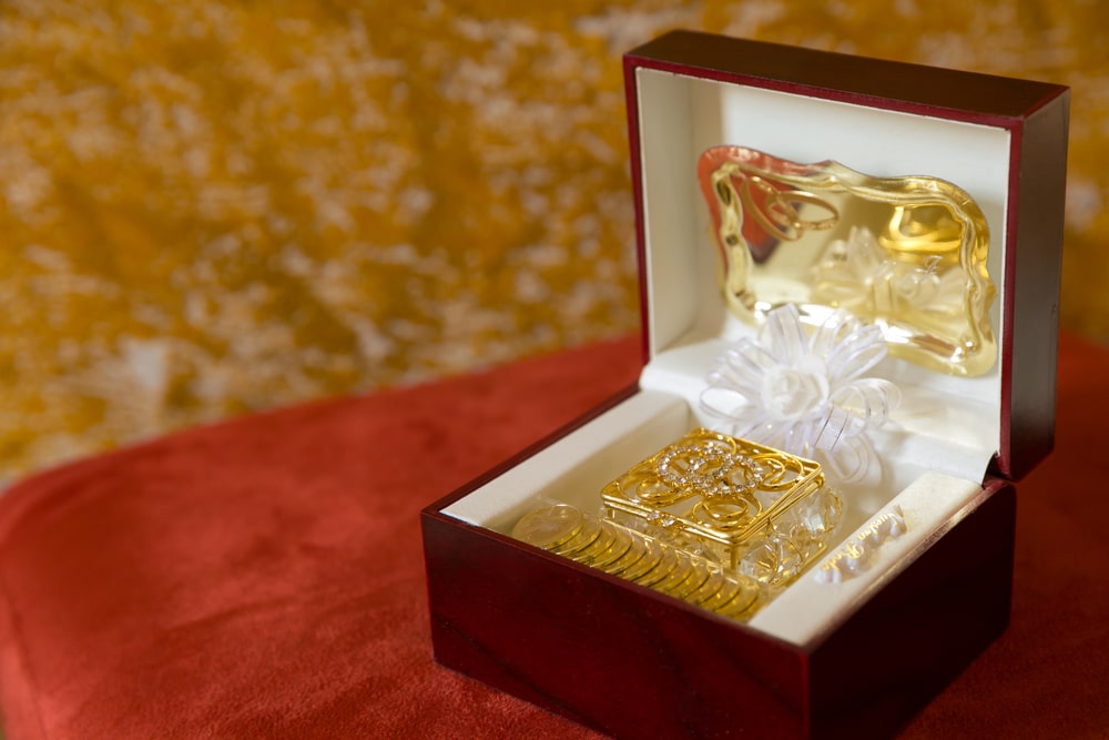 gold offering to elders
