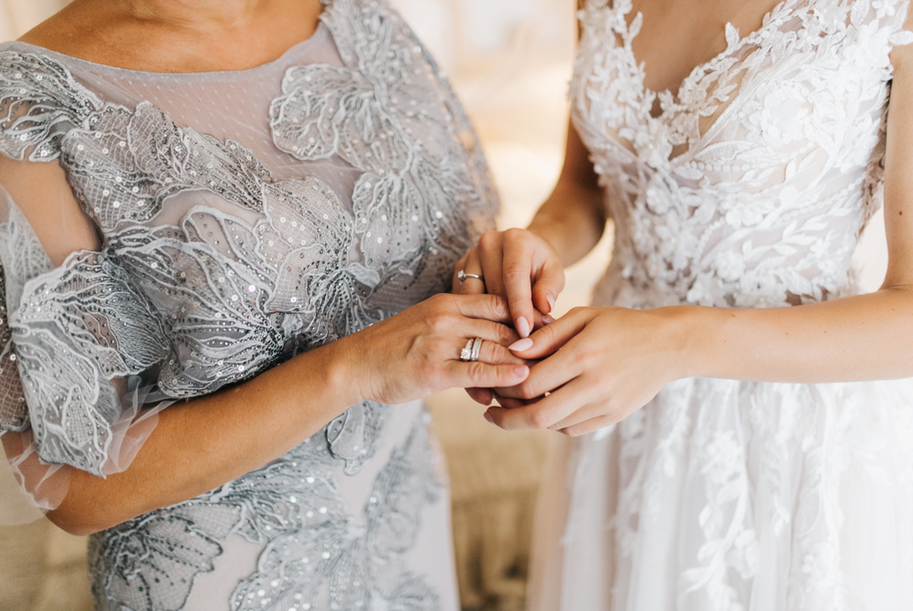 Hands,Of,The,Bride,And,Her,Mother